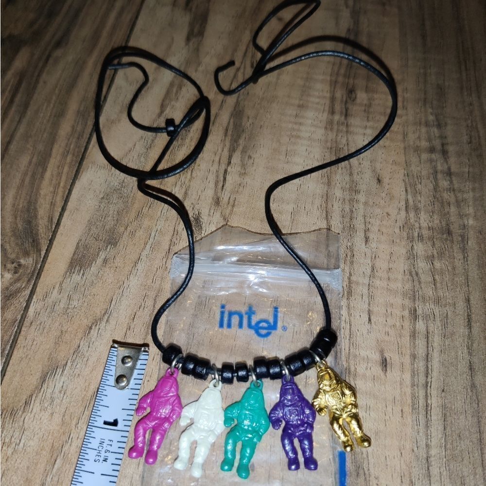 Intel Spaceman Necklace Charms Set Of 5 Multicolor Spacemen - Picture 3 of 7